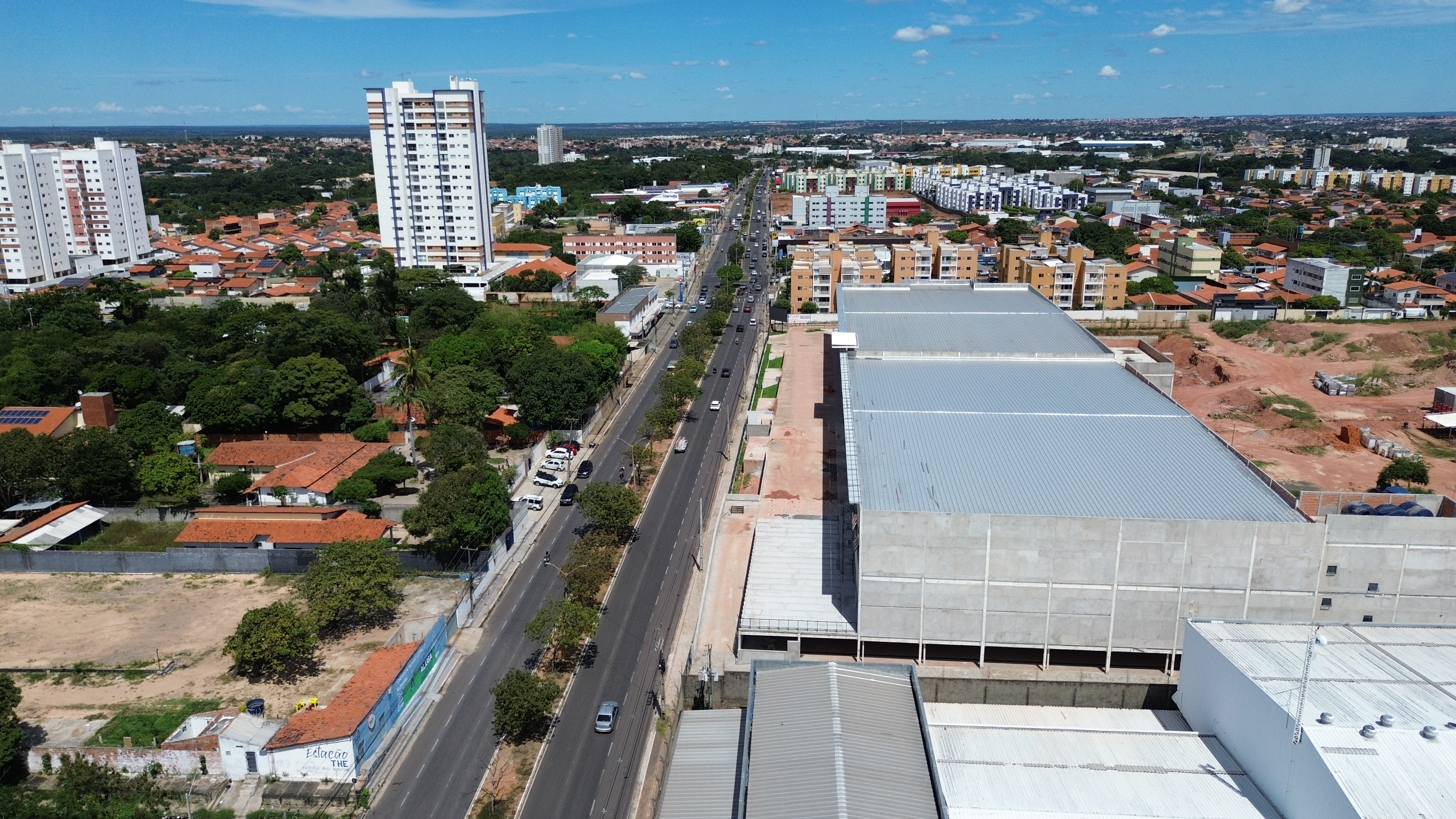Obra do HR Mall em andamento