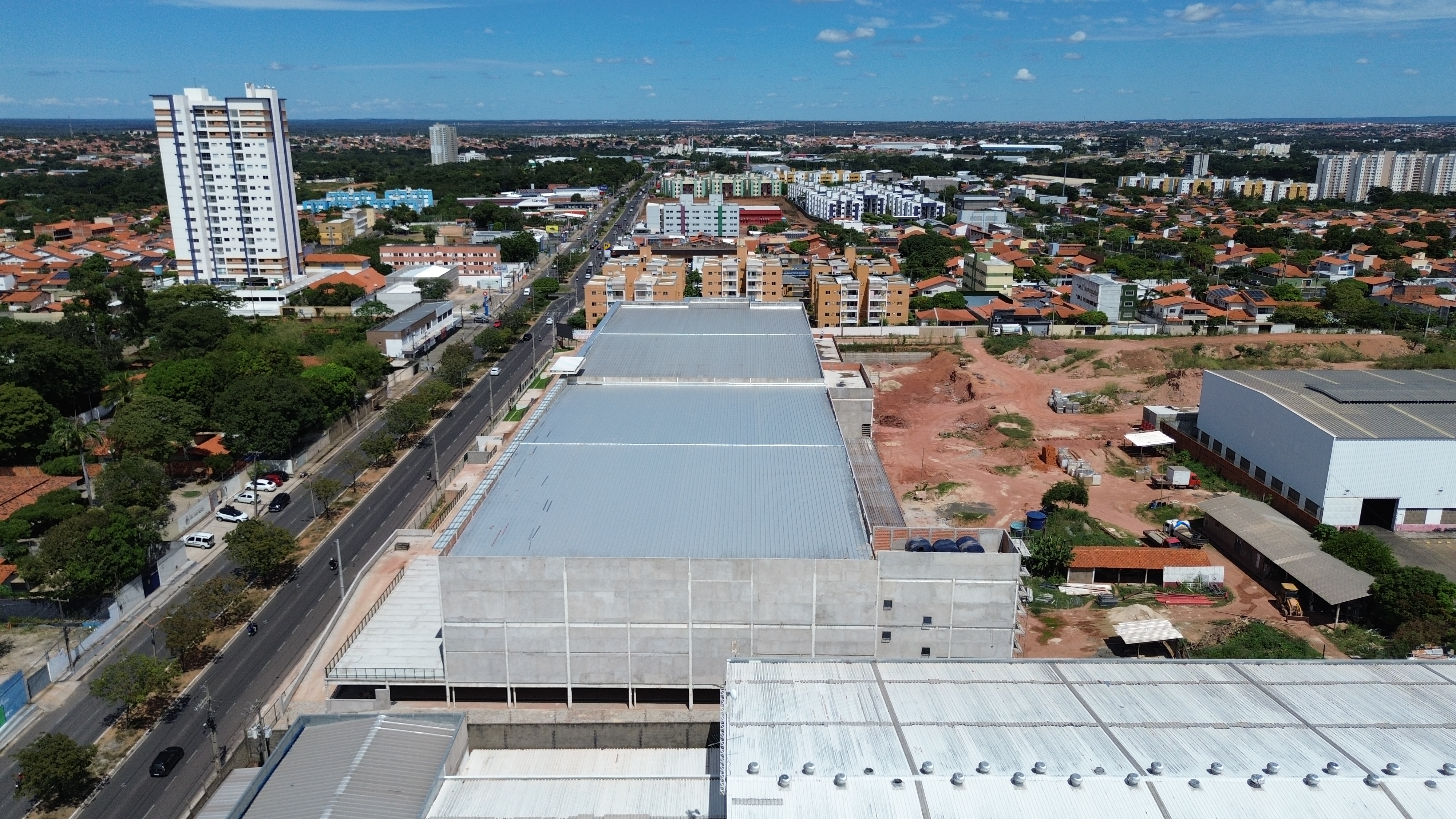 Obra do HR Mall em andamento