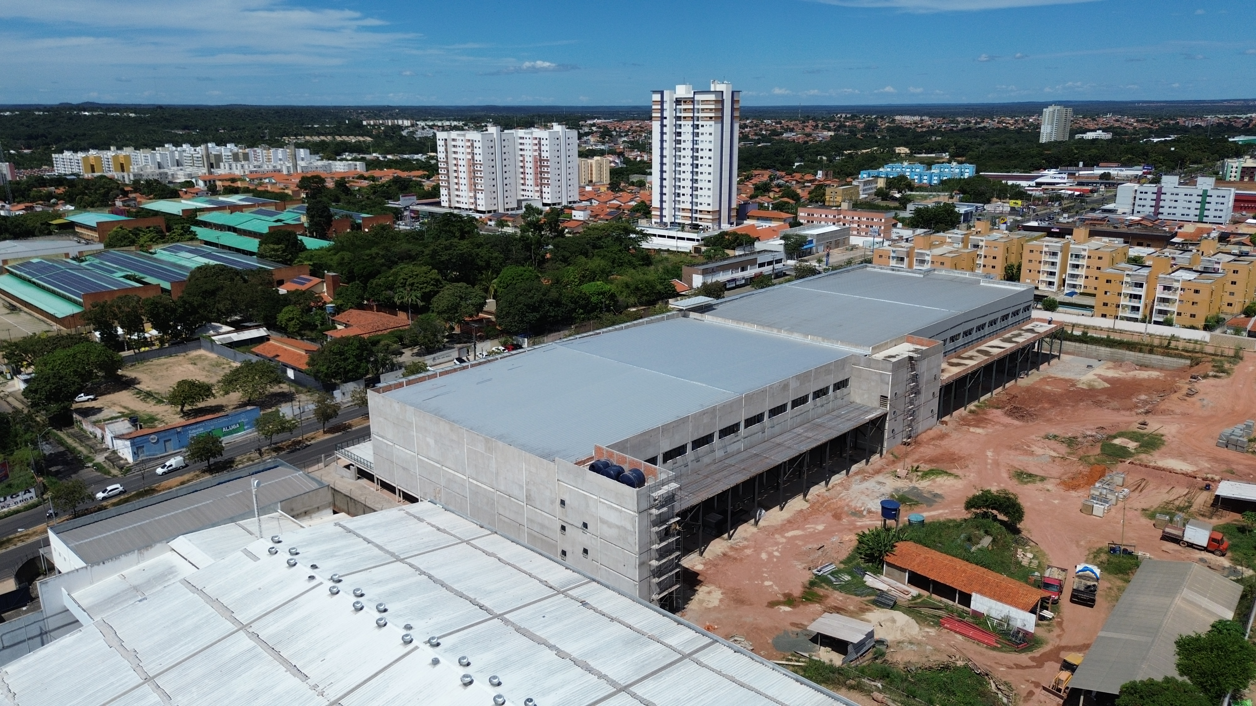 Obra do HR Mall em andamento