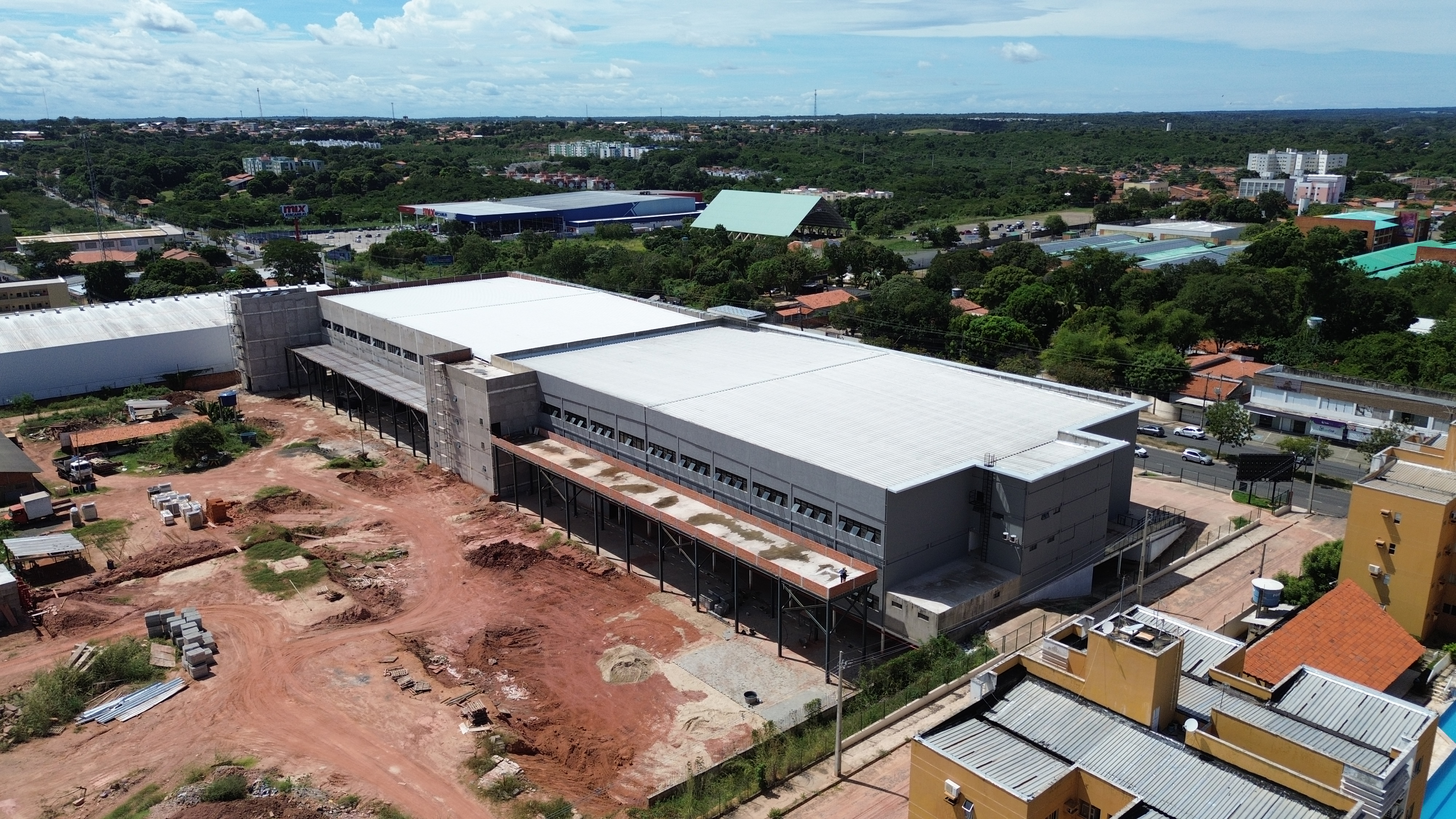 Obra do HR Mall em andamento