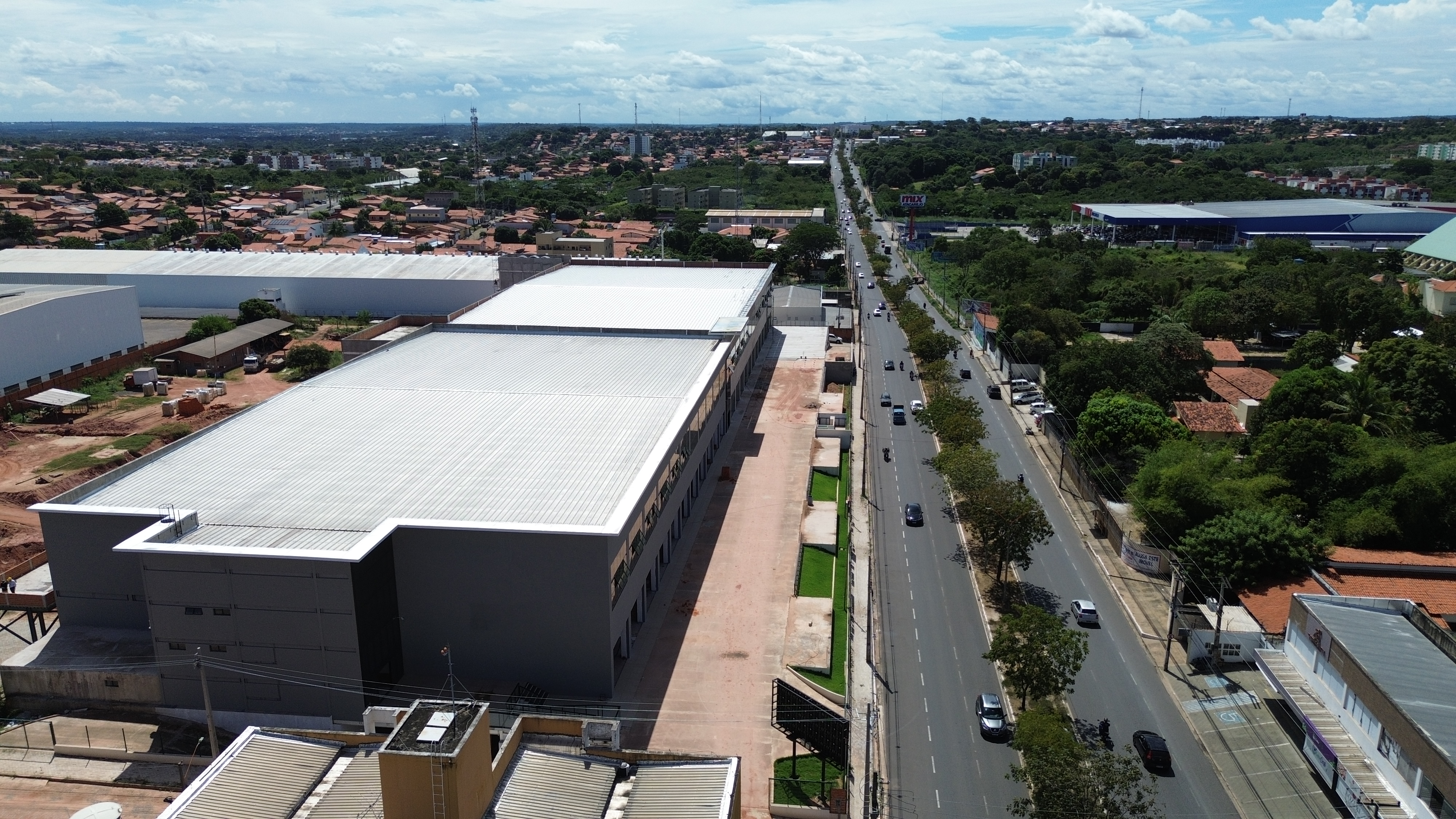 HR Mall visto da Av. Zequinha Freire